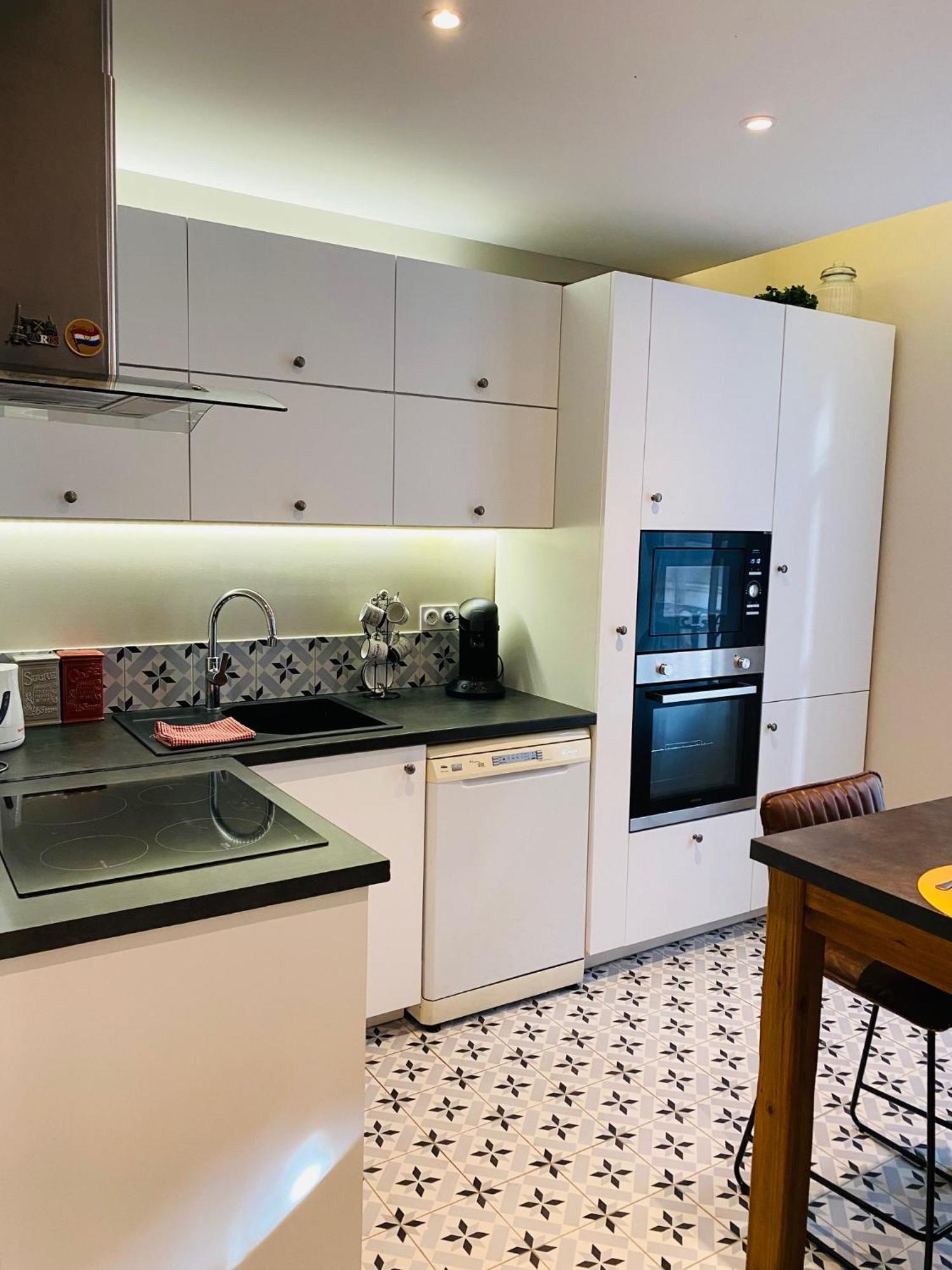 Douillet Et Coquet Appartement Climatise - Parking Prive Gratuit - Centre Montpellier Esterno foto