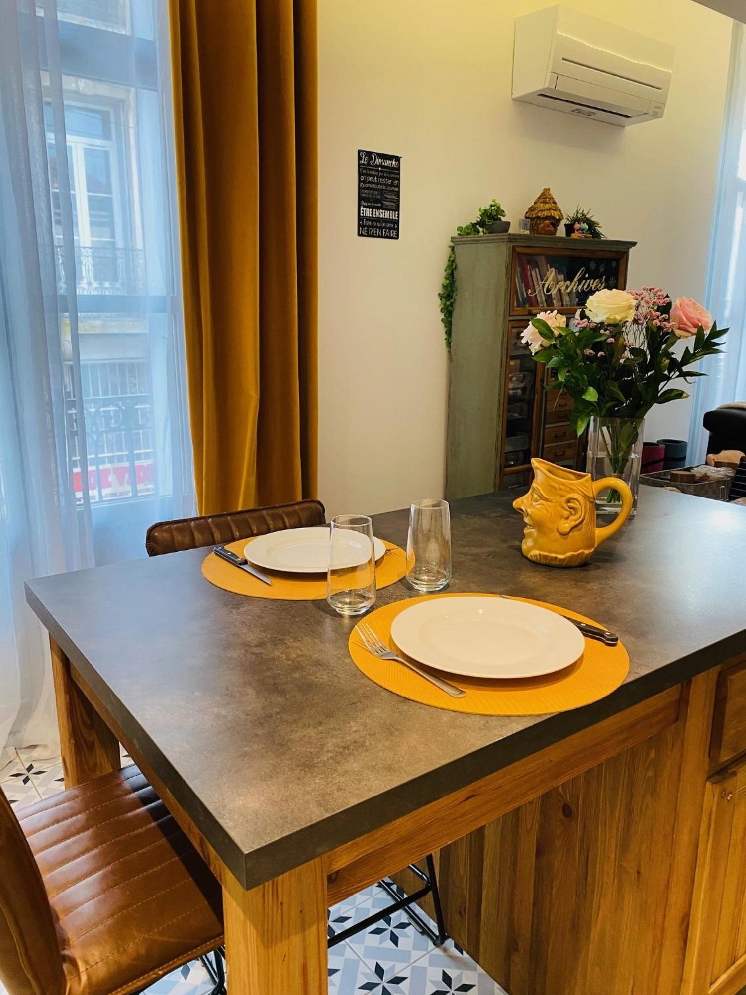 Douillet Et Coquet Appartement Climatise - Parking Prive Gratuit - Centre Montpellier Esterno foto