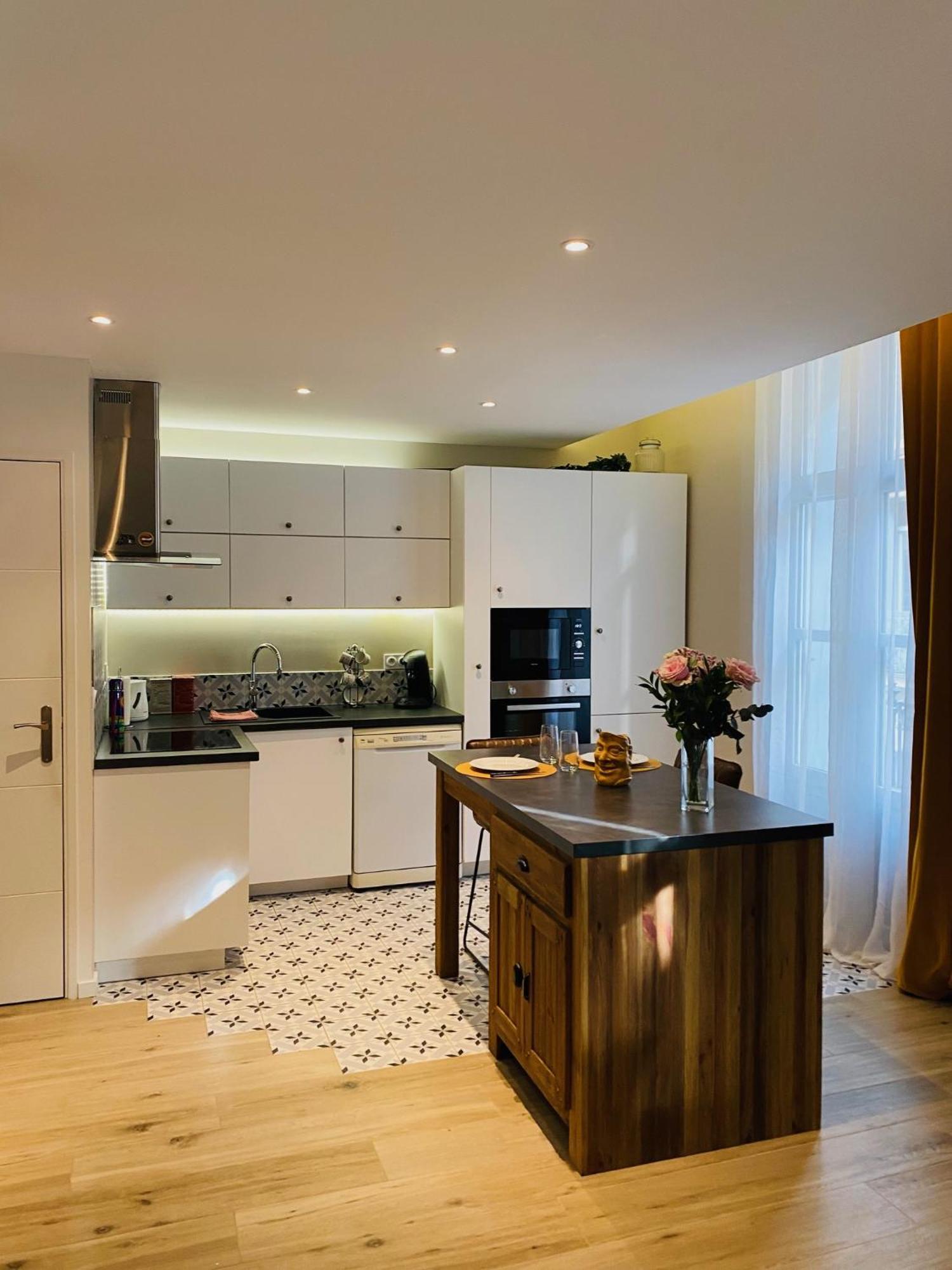 Douillet Et Coquet Appartement Climatise - Parking Prive Gratuit - Centre Montpellier Esterno foto